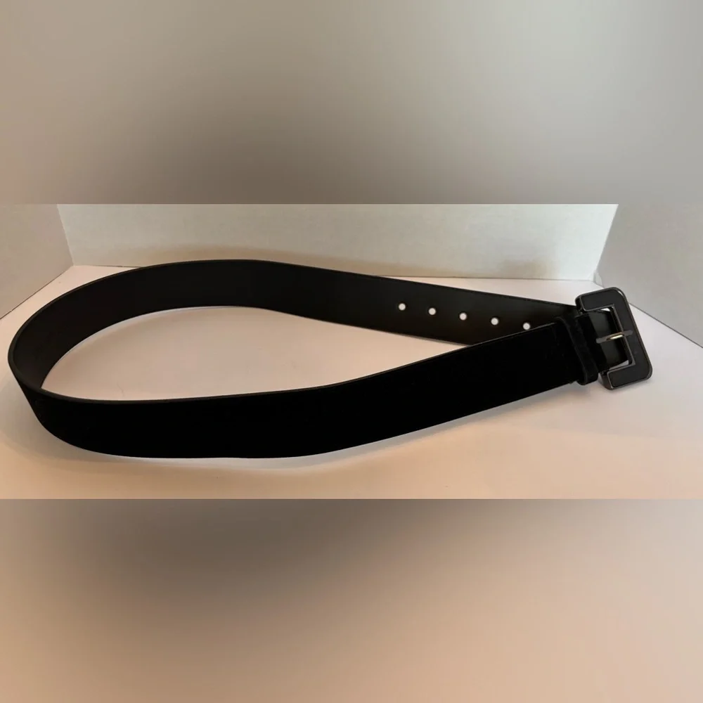 Tahari Arthur S. Levine Women's Wide Black Velvet Belt Size 10